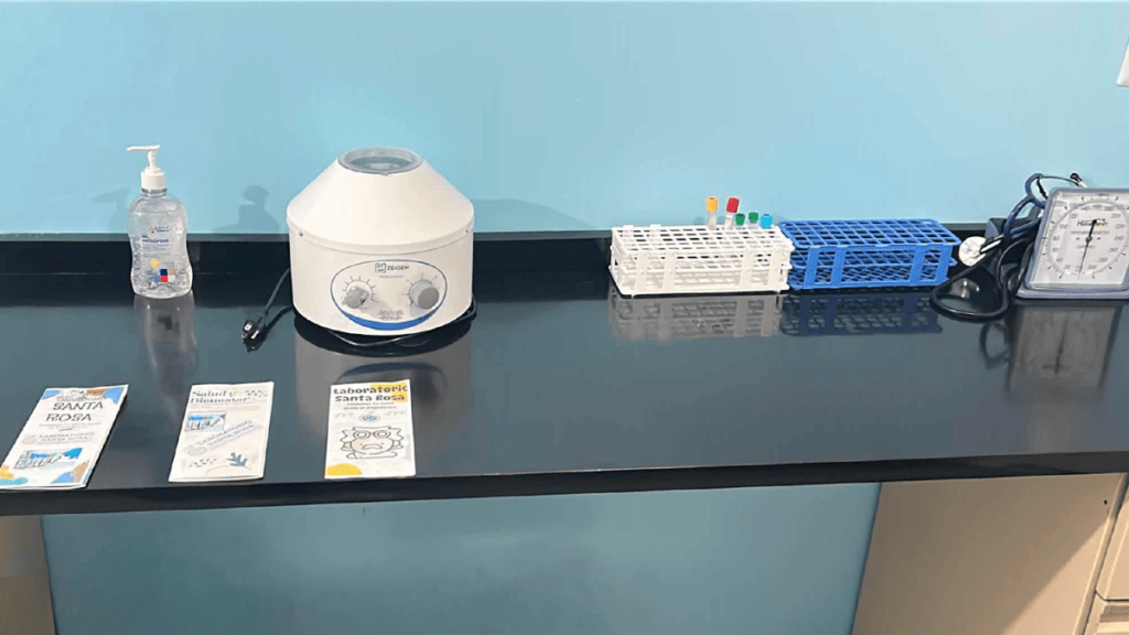 Equipo médico de Laboratorio Santa Rosa